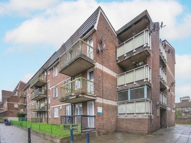 Flat for sale in Camberwell, Greater London