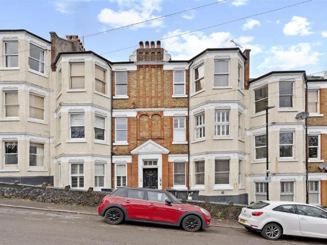 Flat for sale in Hornsey, Greater London