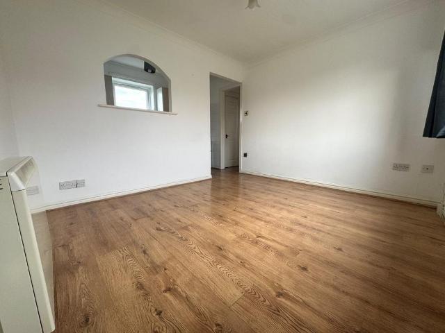 Flat for sale in Walcot East, Swindon