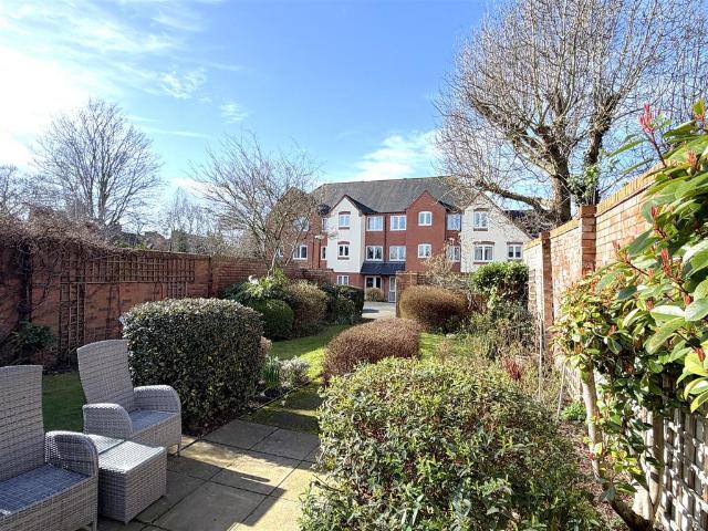 Flat for sale in Cliff Hill, Green Close