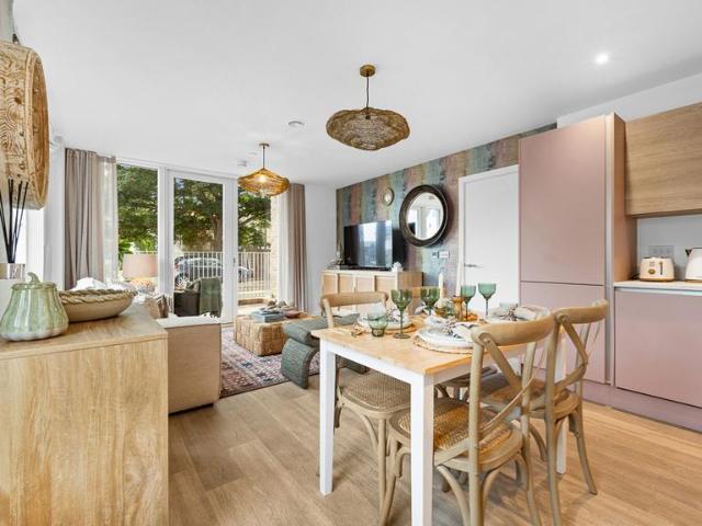 Flat for sale in Fishersgate, West Sussex