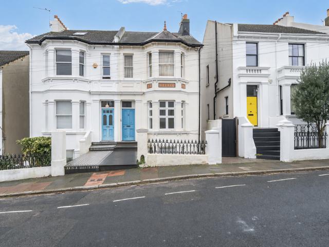 Flat for sale in Round Hill, Brighton & Hove