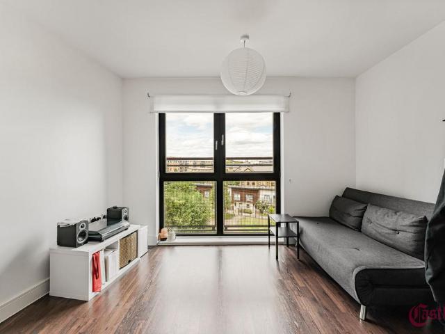 Flat for sale in Clapton, Greater London