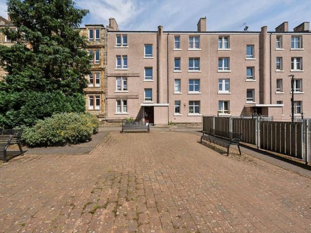 Flat for sale in Shawmoss, Pollokshaws