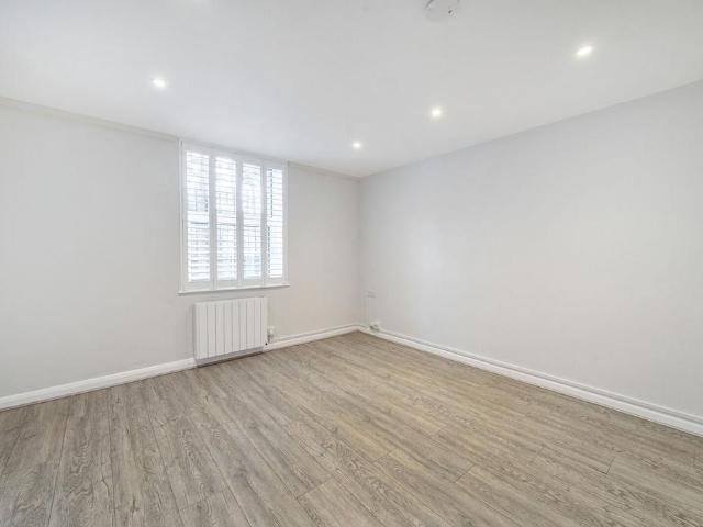Flat for sale in Belgravia, Greater London