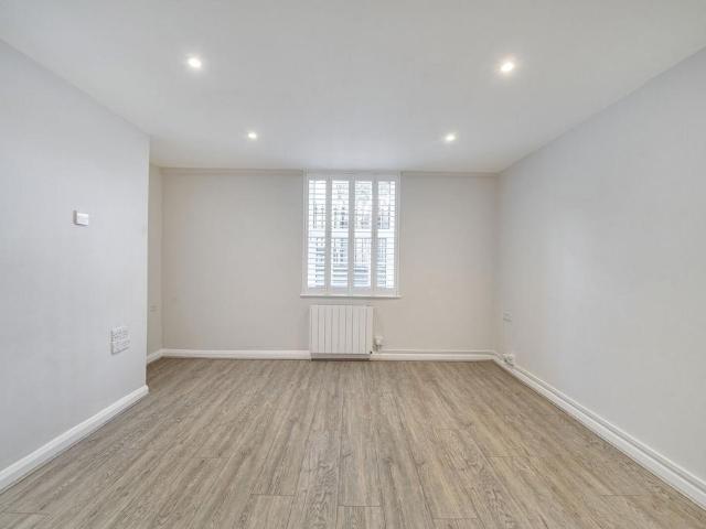 Flat for sale in Belgravia, Greater London