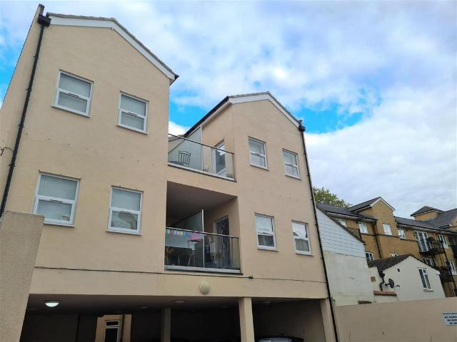 Flat for sale in North Town, Aldershot