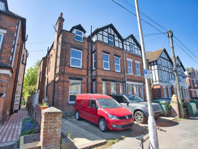 Flat for sale in Folkestone