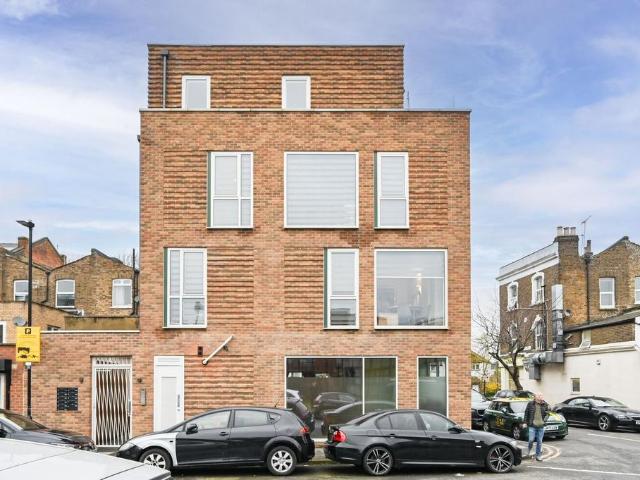 Flat for sale in Hornsey, Greater London