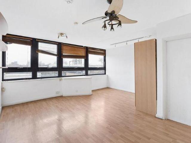 Flat for sale in Bethnal Green, Greater London