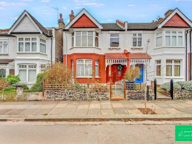 Flat for sale in Muswell Hill, Greater London