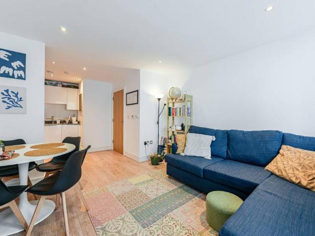 Flat for sale in Greenwich Town Centre, Greater London