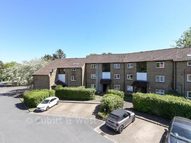 Flat for sale in Pachesham Park, Surrey