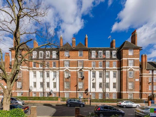 Flat for sale in St. John's Wood, Greater London