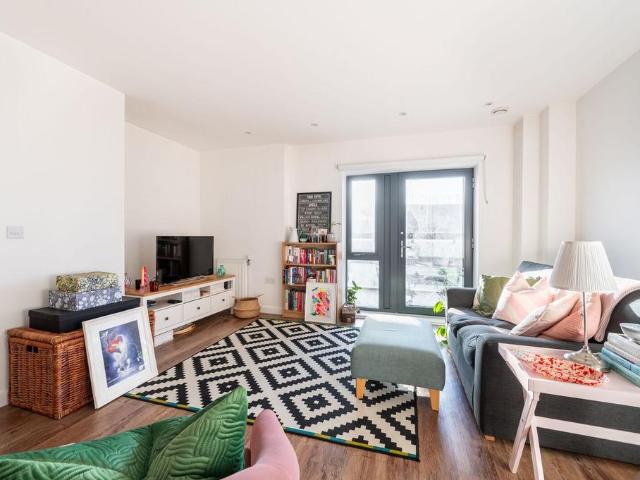 Flat for sale in Dollis Hill, Greater London