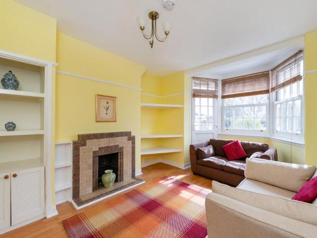 Flat for sale in Hammersmith, Greater London
