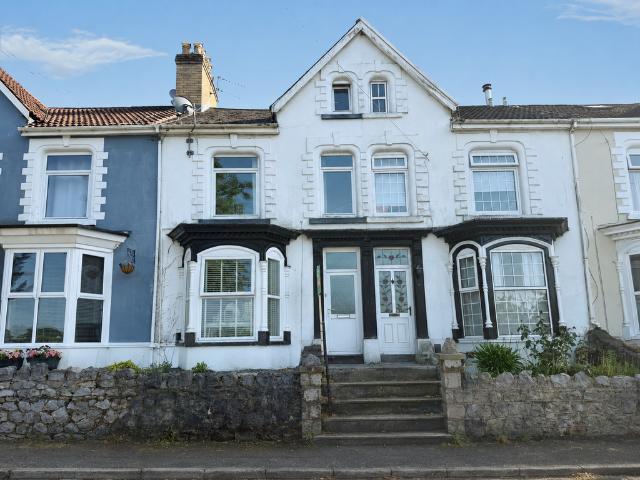 Flat for sale in Cimla, Neath
