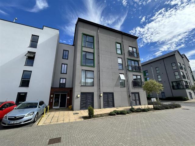 Flat for sale in Chippenham, Wiltshire