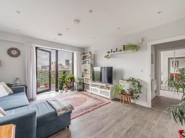 Flat for sale in Alperton, Greater London