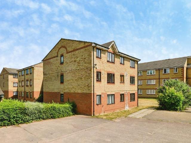 Flat for sale in Fishers Green, Shephall