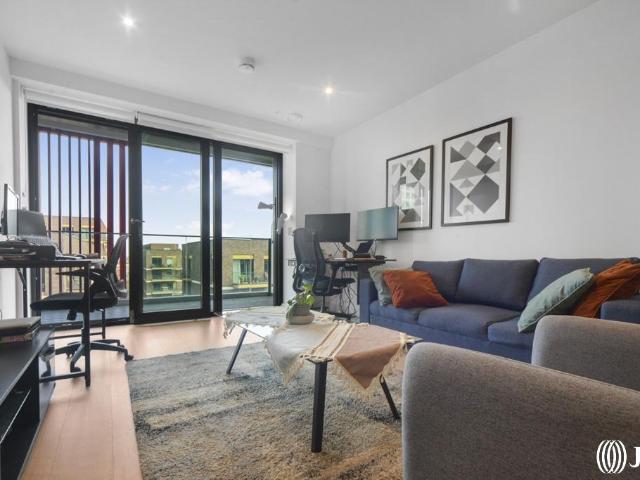 Flat for sale in Silvertown, Greater London