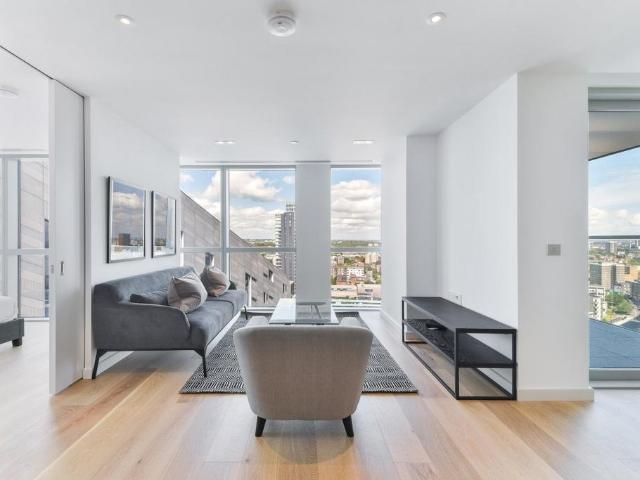 Flat for sale in Hoxton, Greater London