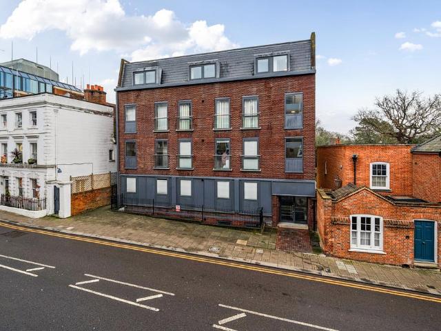 Flat for sale in Clewer New Town, Windsor