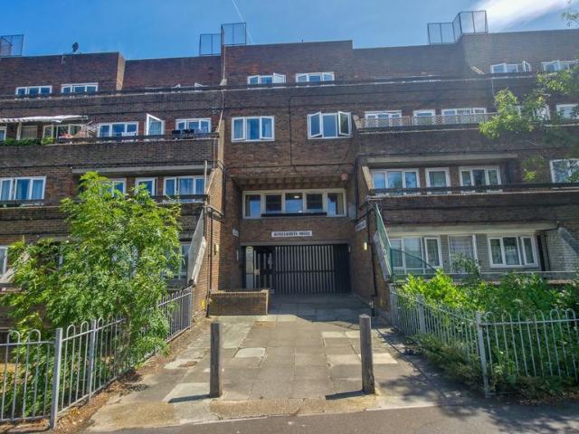 Flat for sale in Shooters Hill, Greater London