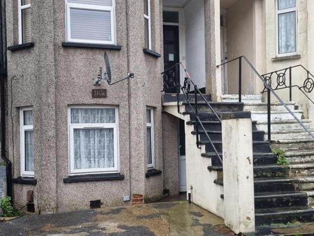 Flat for sale in Clarendon, Ash