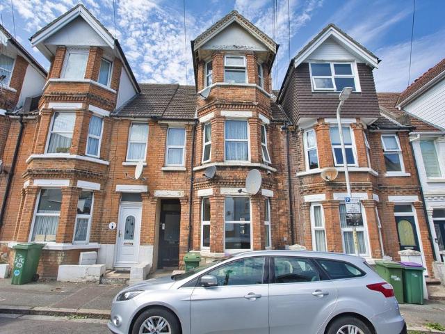 Flat for sale in Folkestone