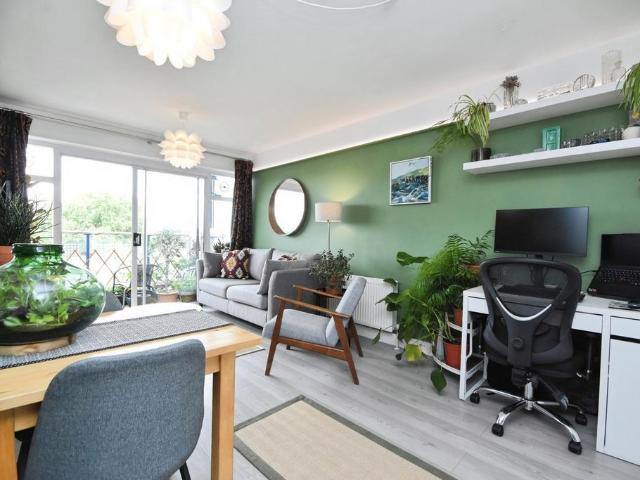 Flat for sale in Chelmsford, Essex
