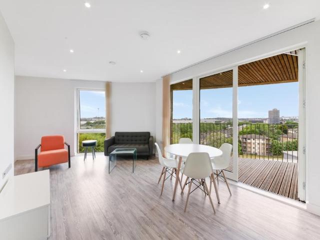 Flat for sale in Harlesden, Greater London