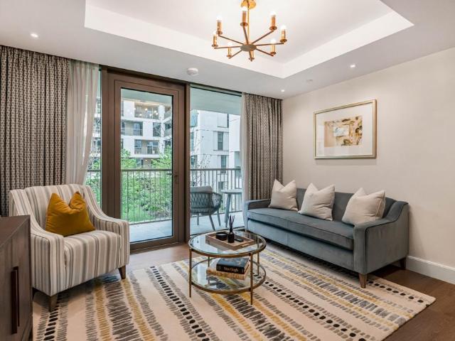 Flat for sale in Kensington, Greater London