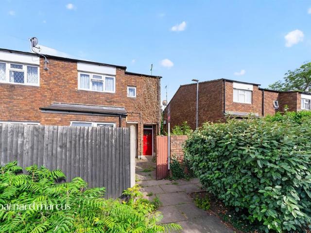 Flat for sale in Gould's Green, Greater London