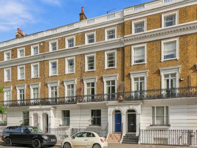 Flat for sale in Royal Borough of Kensington and Chelsea, Greater London