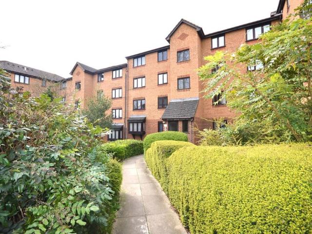 Flat for sale in Preston, Greater London