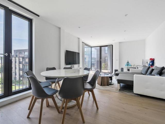 Flat for sale in West Finchley, Greater London