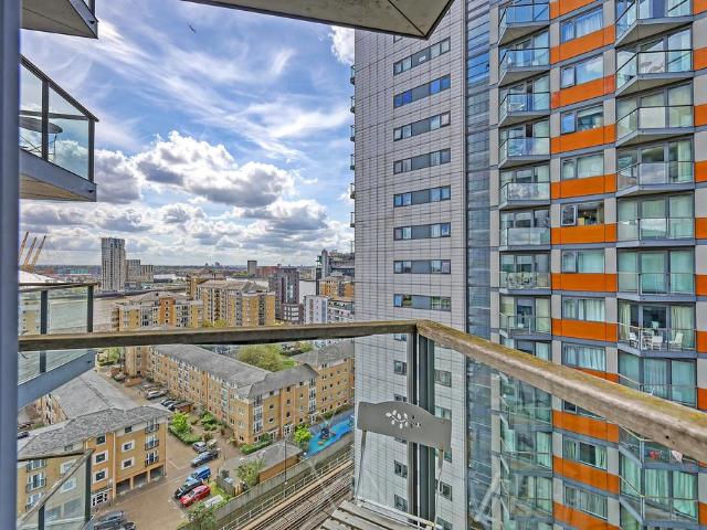 Flat for sale in Blackwall, Greater London