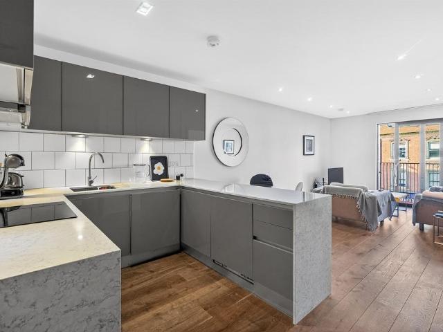 Flat for sale in London Borough of Hammersmith and Fulham, Greater London