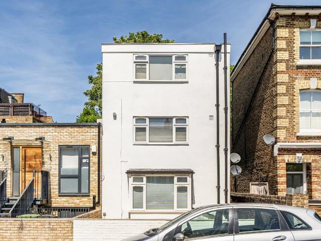 Flat for sale in Greater London