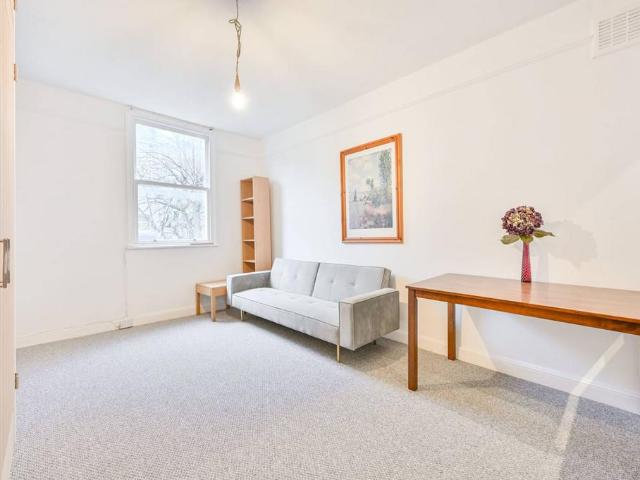 Flat for sale in North Kensington, Greater London