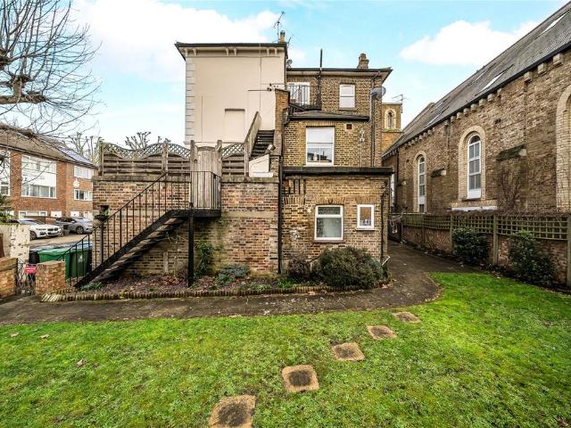 Flat for sale in Surbiton, Greater London