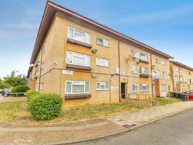 Flat for sale in Great Linford, Milton Keynes