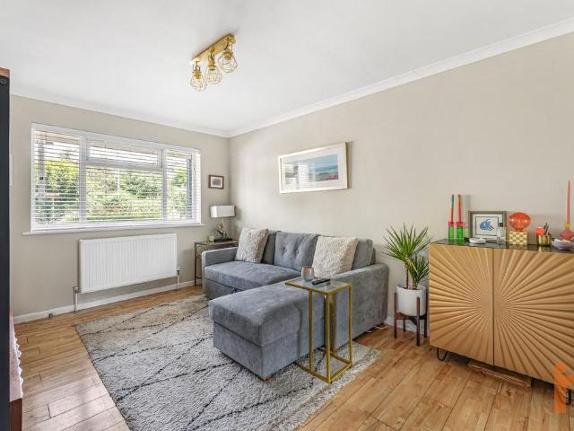 Flat for sale in Leytonstone, Greater London