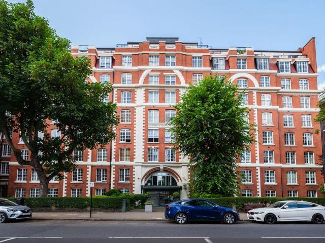 Flat for sale in St. John's Wood, Greater London