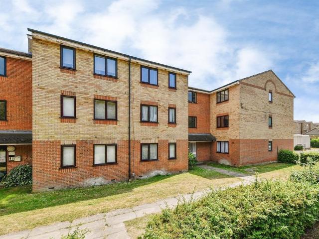 Flat for sale in Fishers Green, Shephall