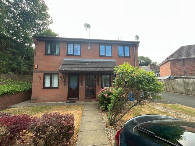 Flat for sale in Cherry Orchard, Fold Hill