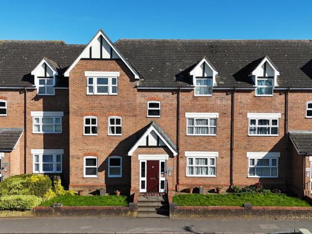 Flat for sale in Leighton-Linslade, Leighton Buzzard
