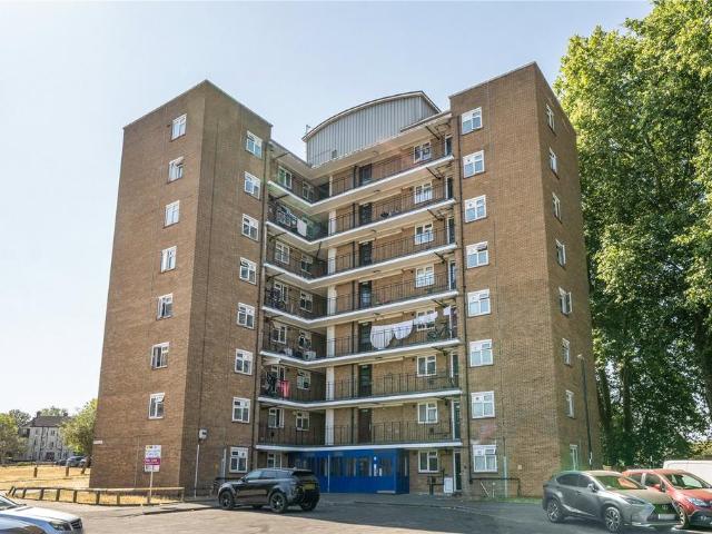 Flat for sale in London Borough of Lewisham, Lower Sydenham