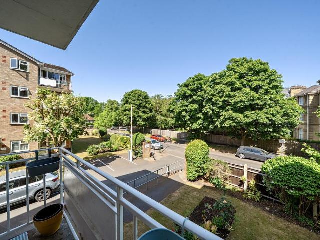 Flat for sale in London Borough of Richmond upon Thames, Greater London
